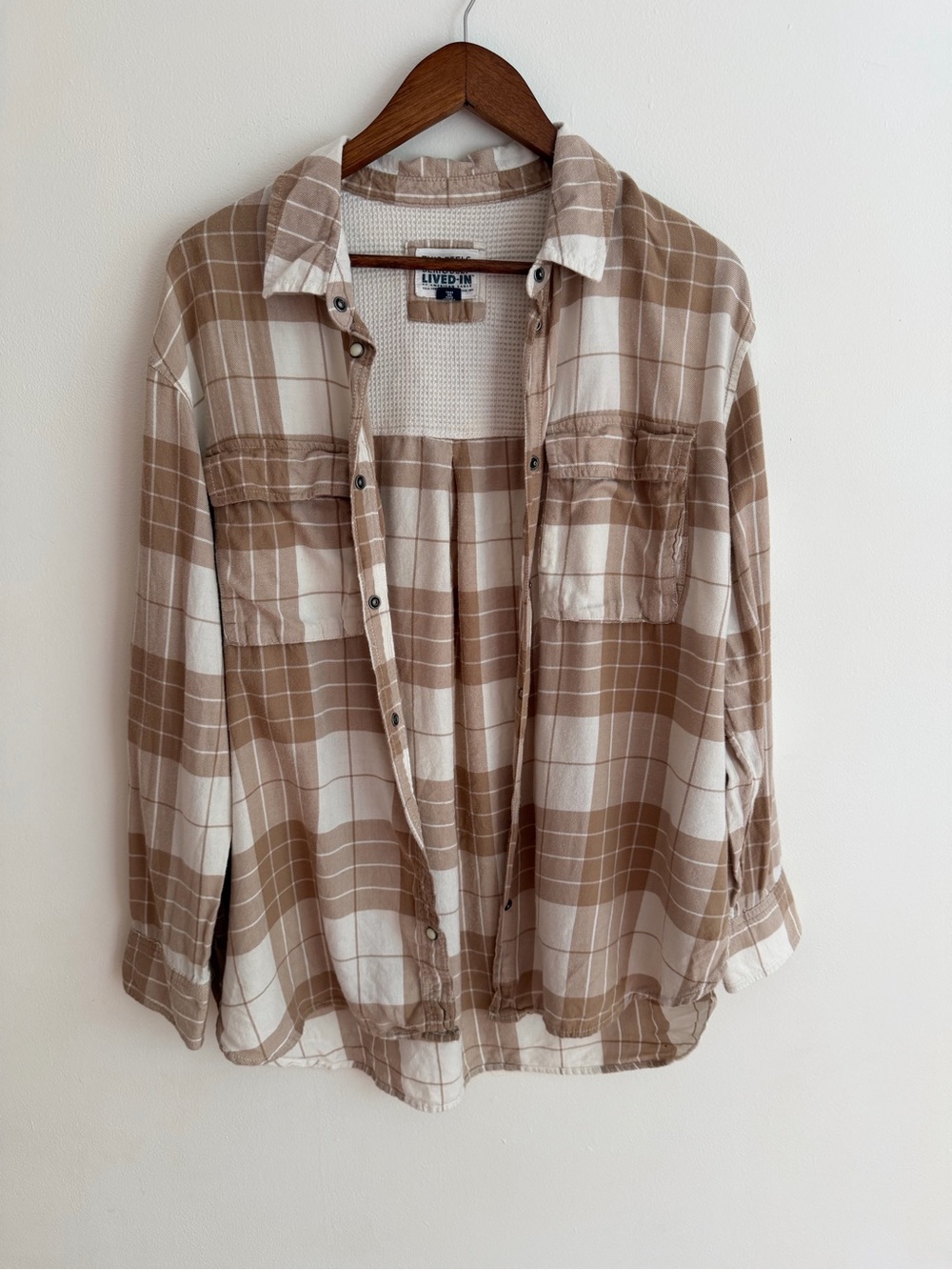 American Eagle Seriously Lived-In Plaid Flannel Button Down Shirt Tan White M